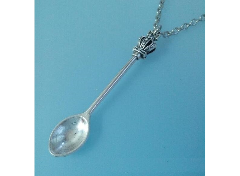 Snuff Necklace With Spoon Silver – Rave Fashion Goddess